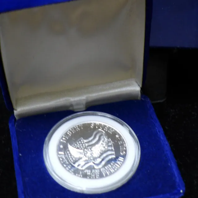 1991 Desert Storm .999 1oz Fine Silver Victory Medal in capsule w/box
