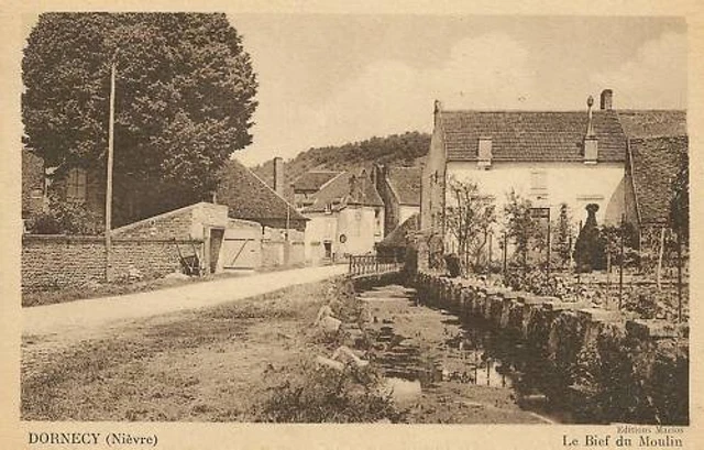 Cpa Dornecy Le Bief Du Moulin