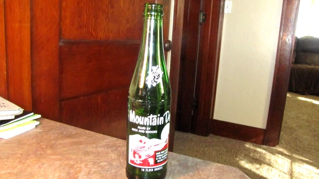 RARE MOUNTAIN DEW Filled by Arch & Snooks 10 OZ ACL SODA BOTTLE HILLBILLY & JUG