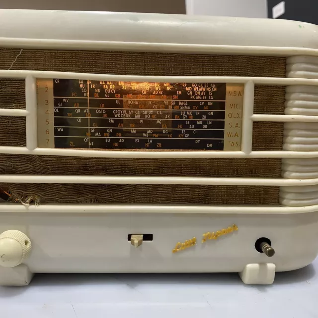 Vintage radio HMV Little Nipper  1949, Bakelite, Tested 3