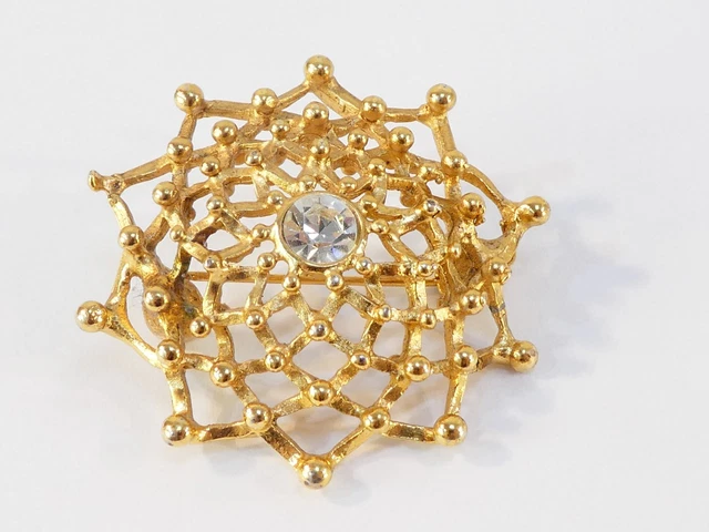 Broche Poisson Vintage – Métal Doré Mat, œil En émail Rouge, Fait Main En France