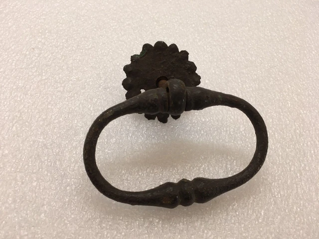 Ancien petit heurtoir de porte en fer forgé ... serrure