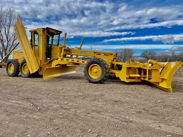 John Deere 670A rebuilt engine, fresh hydraulics, runs excellent