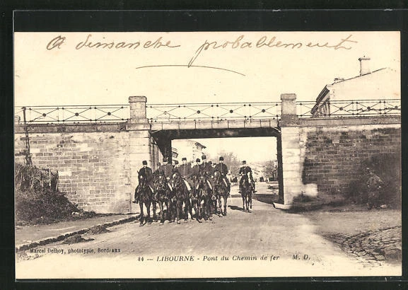 CPA Libourne, vue de la rue, Pont du Chemin de Fer avec Reitern