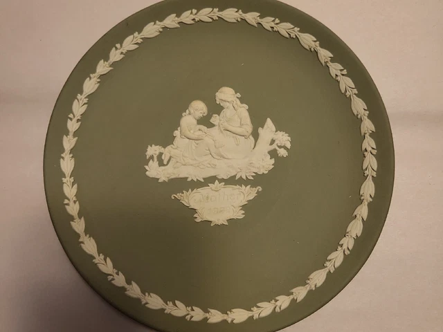Wedgwood Sage green Jasperware 6 1/2" mother's plate ca. 1972