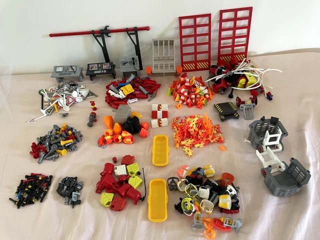 Lot De Figurines Playmobil - Pompiers - Camion Et Accessoires - Occasion