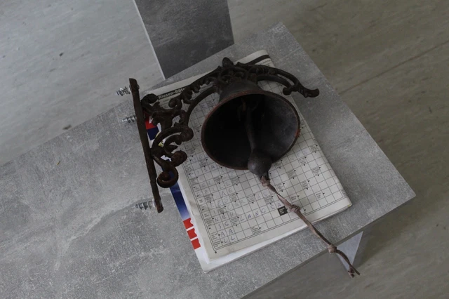 ALTE GLOCKE SCHIFFSGLOCKE ??  BRONZE   KLÖPPEL aus GROSSMOTORVENTIL+Eisenkugel