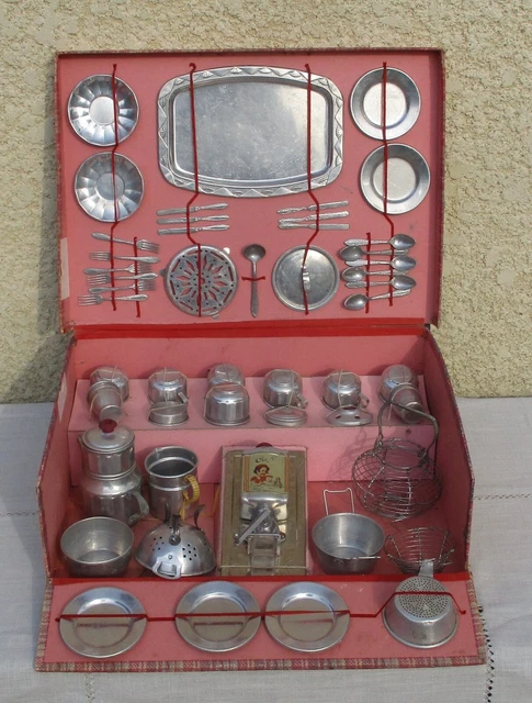 l: Table de toilette pour poupée