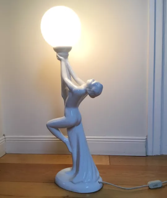 Stehlampe im Art Deco Stil, Frau mit Kugel , Lampe , große Tischlampe