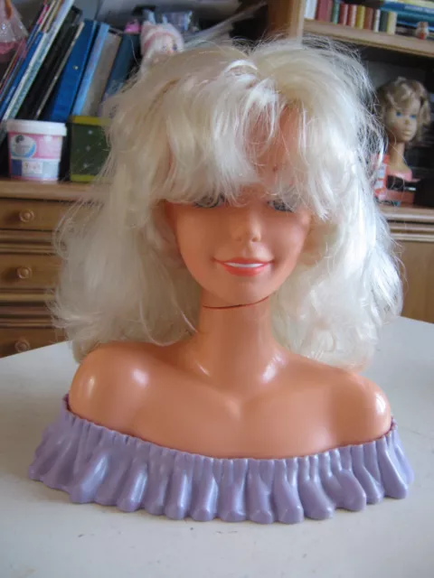 Tete A Coiffer De Poupee Barbie 1976 H 24Cm L 24Cm