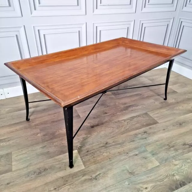 Mesa lateral de café moderna de madera metal con labios labiales de inspiración danesa - retro