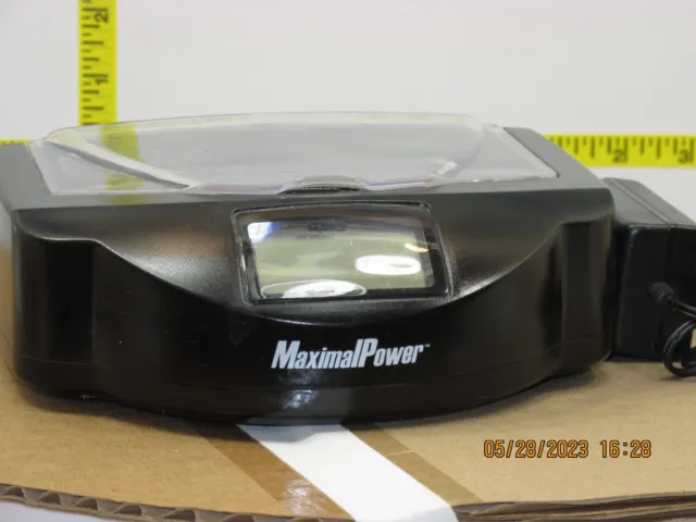 The listing is for: (1)Maximal Power FC999 Universal Rapid Charger