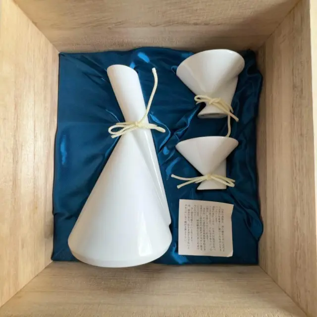 [Rare] Giugiaro Design White, Sake server bottle and cup Echigo , crane and tort