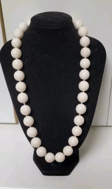 Vintage knotted 50cm Off-White Genuine Sponge Coral Bead Necklace 14mm Beads