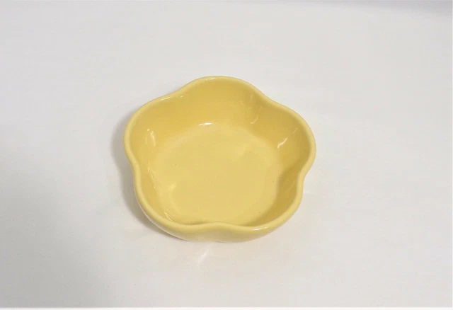 Roseville Spongeware Gerald E. Henn Pottery 6" YELLOW PETAL BOWL Made in USA