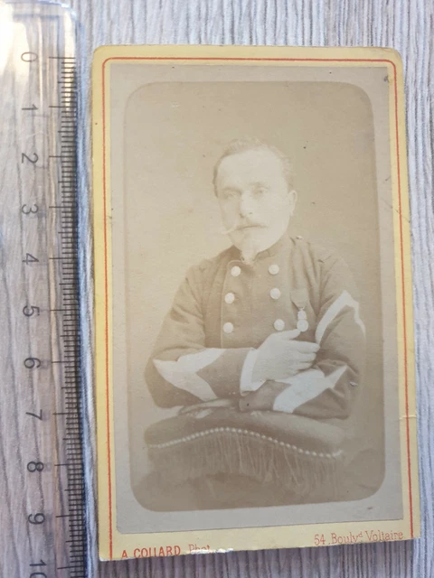 CDV Foto Soldat Militaria Uniform Hoher Orden! Offizier Ärmelstreifen Paris 019