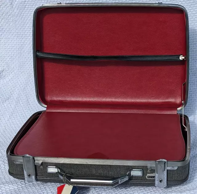 VINTAGE AMERICAN TOURISTER TIARA BRIEFCASE SUITCASE 19" x 13" x 4" No Key Red