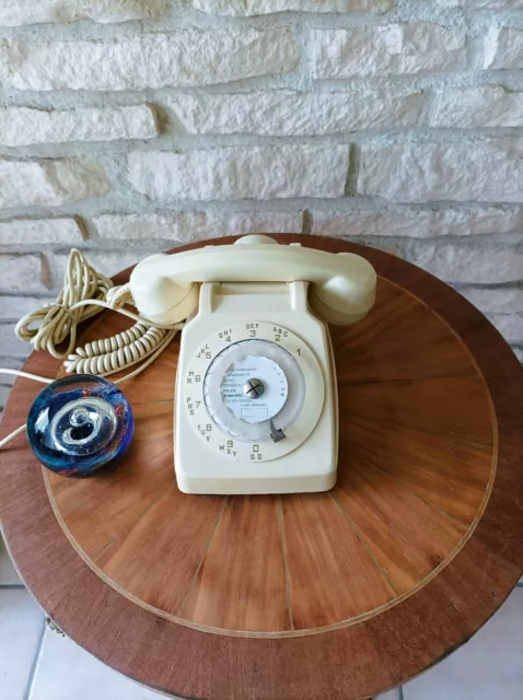 Téléphone a cadran Socotel S63 de couleur beige