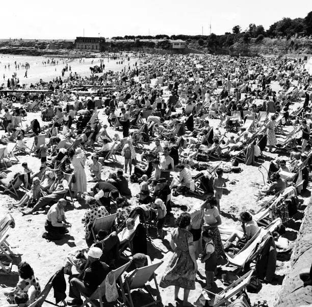 Holiday Crowds At Barry Island Vale Of Glamorgan South Wales 1952 OLD PHOTO 1