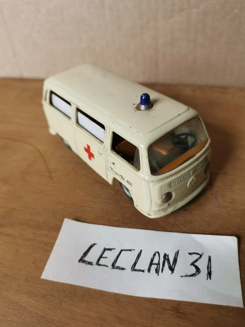 Carrera VW. T2B combi ambulance digital - Circuits de Legende