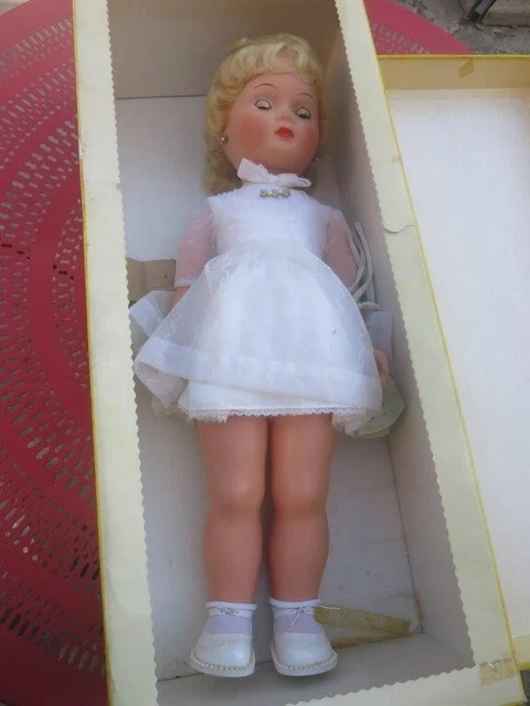 MAGNIFIQUE POUPÉE BELLA année 60 - 70 / Habits et chaussures d'origine BE