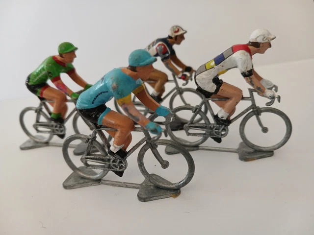 Lot De 12 Coureurs Cycliste En Plastique - Annees 60 & 70