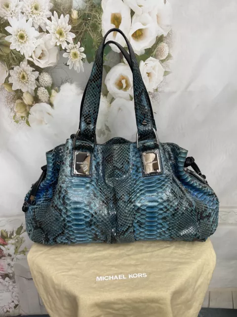 Ambatakum Drawstring Bag for Sale by dauriru