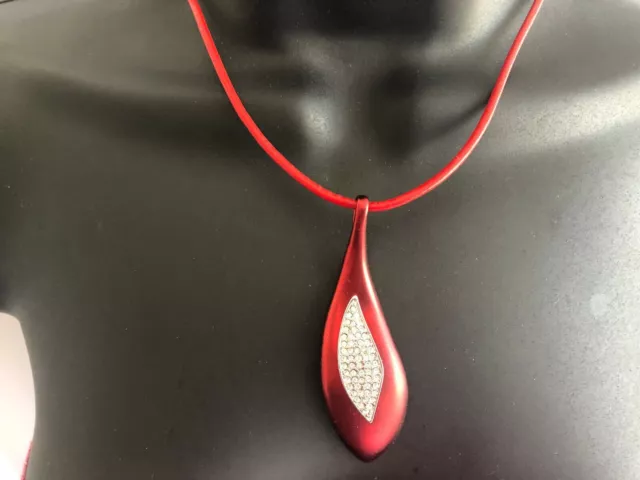 Beautiful Capiz Deep Red Necklace With Tear Drop & Diamante Pendant – New 204