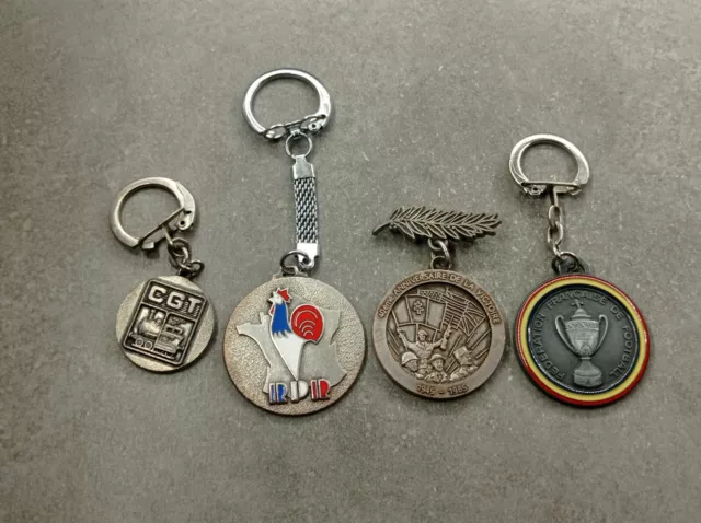 Paket Schlüsselanhänger Und Medaille Metall REF06473J
