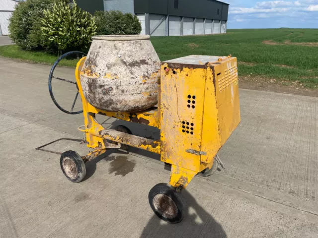 Belle 100Xt Diesel Cement Mixer £900 + Vat