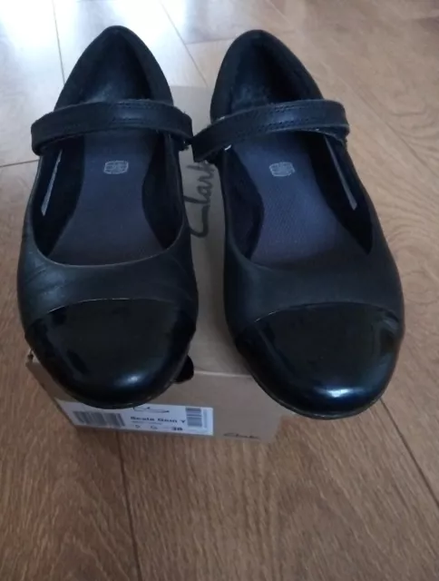 CLARKS SCALA GEM Y Black leather girls school shoes Size 5 boxed