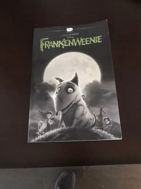 Frankenweenie: a Graphic Novel by Tim Burton and Disney Book Group (2014, Trade