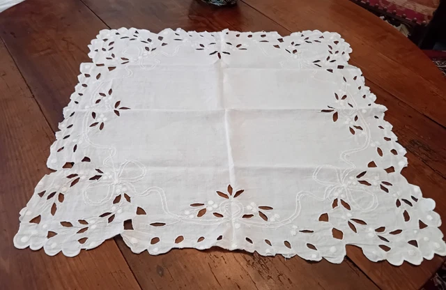 nappe carre brodée pour église