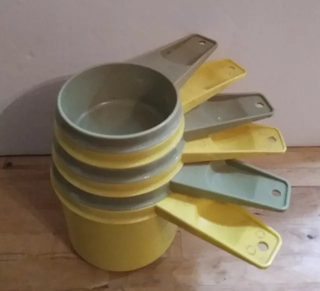 6 Vtg Tupperware Measuring Cups Multi Colors 1/4-1 Cup Yellow And Avocado Green