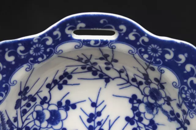 Japanische Schale Schüssel mit Griffen aus Porzellan weiß / blau Blumenmotiv 2