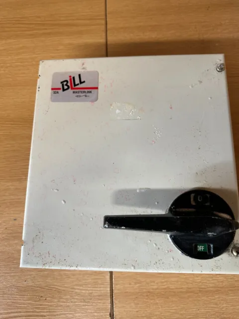 Bill Fuse Switch  32 Amp TP+N Metal Clad