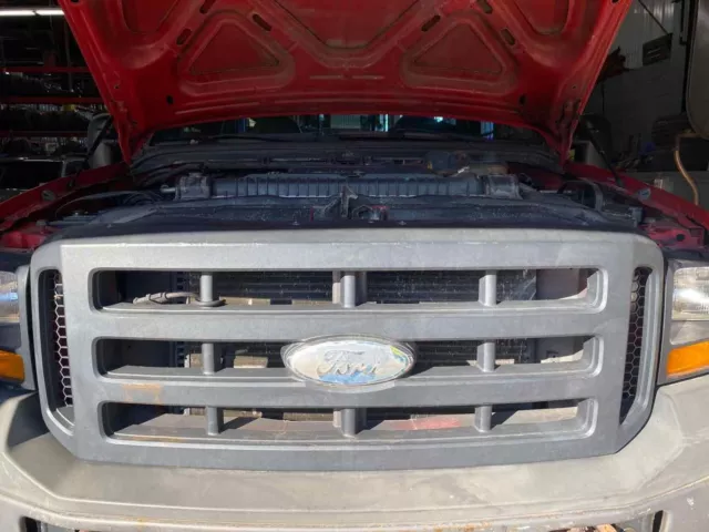 Used Front Grille fits: 2006  Ford f250sd pickup black surround textured fin