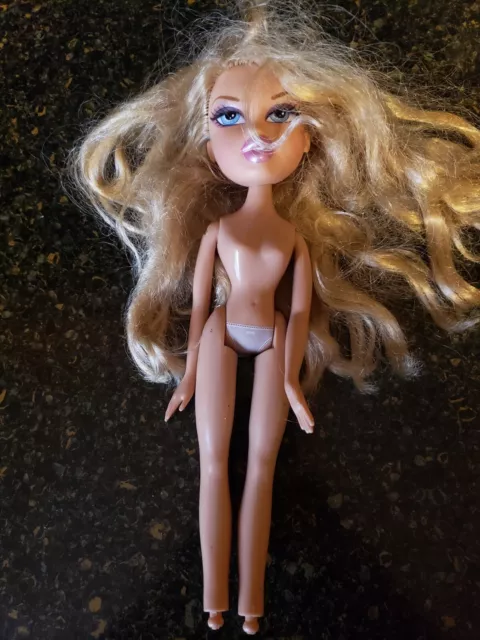 Bratz Doll Cloe 2001 Doll Nude No Feet MGA