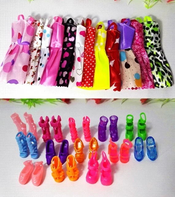Vestiti + Scarpe Barbie Doll  Stock 20 Pezzi  12 Abiti + 8  Paia Di Scarpe