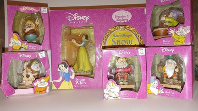 disney traditions seven dwarfs precarious pyramid figurine