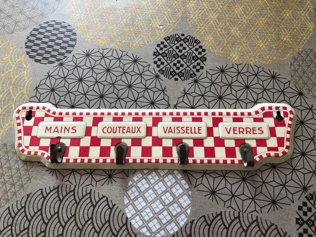 ANCIEN ACCROCHE TORCHON , porte serviette de cuisine en tôle décor