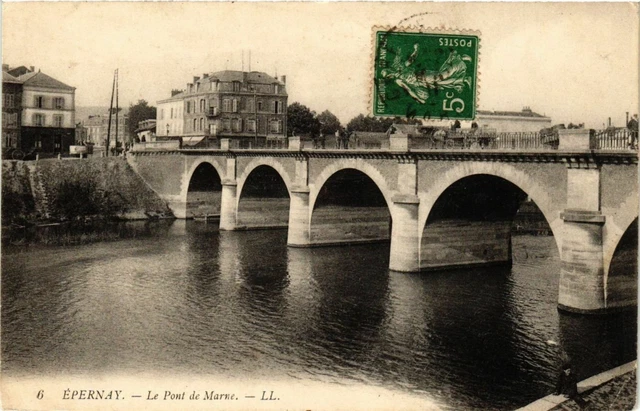 CPA ÉPERNAY - Le Pont de MARNE (364018)