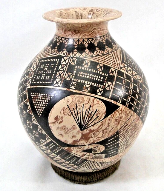 Mata Ortiz Hand Painted Marbleized Cream Natural Clay Pottery Signed by Artist