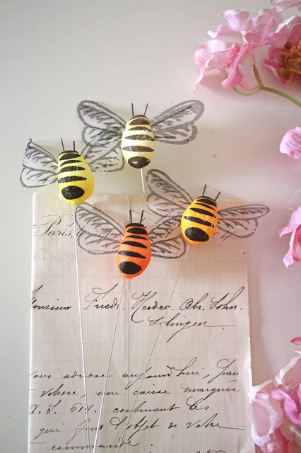 (1€/St)  4 niedliche kleine Bienen am Draht 4er Mix bedruckte Flügel 6,5x4cm