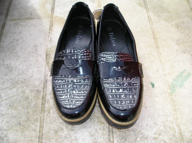une paire de mocassins femme en taille 40