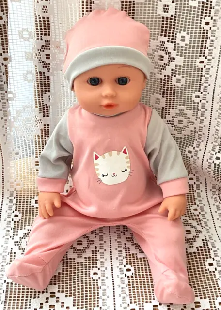 Adorable poupon poupée Bébé fille 34cm pyjama Rose chat état Neuf