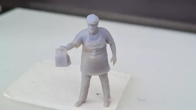 Figurine serveuse de marché  au 1/43 en résine 3D à peintre