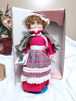 VINTAGE 15" MARIAN YU PORCELAIN & CLOTH SEAMSTRESS DOLL In Box