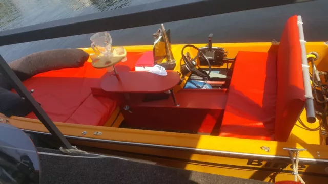 Motorboot mit 25 PS und Trailer