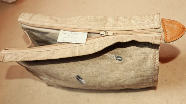 Trousse de toilette LIN brodé de PLUMES YVES DELORME by IOSIS